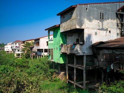 Vang Vieng et le lac Nam Ngum, Laos. Photographie de Jordy Meow, 24/48