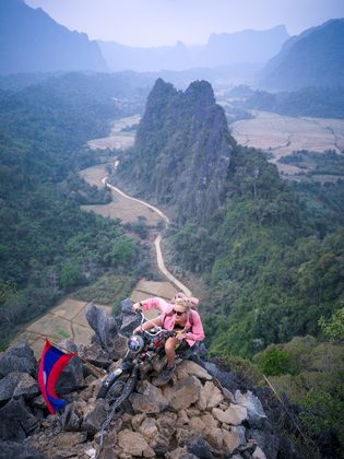 Vang Vieng et le lac Nam Ngum, Laos. Photographie de Jordy Meow, 11/48